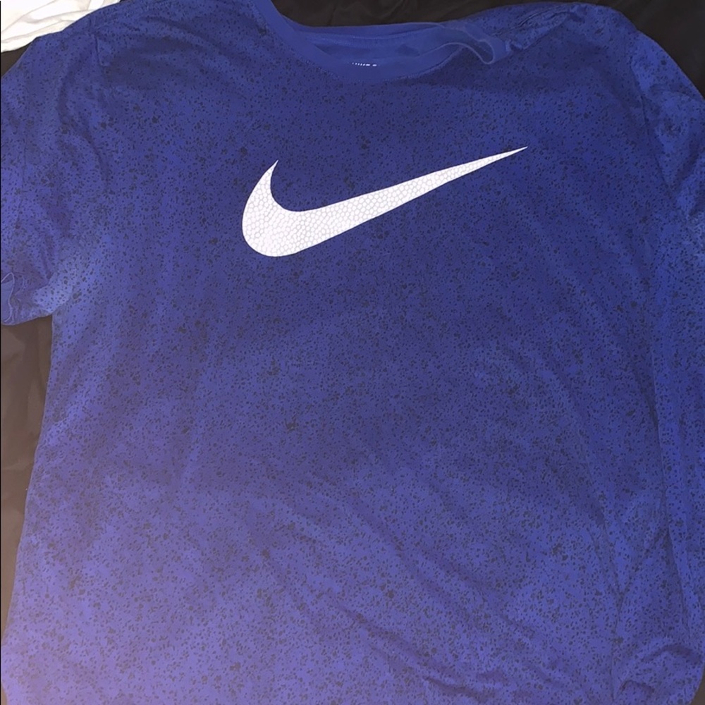 nike t shirt